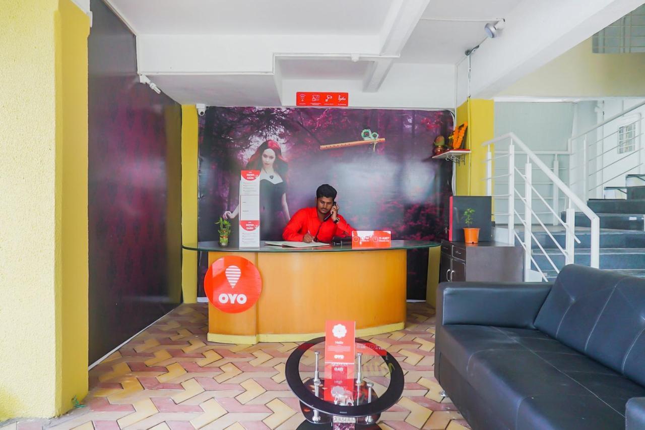 Oyo 16007 Sk Executive Hotel Yerandwane Bagian luar foto