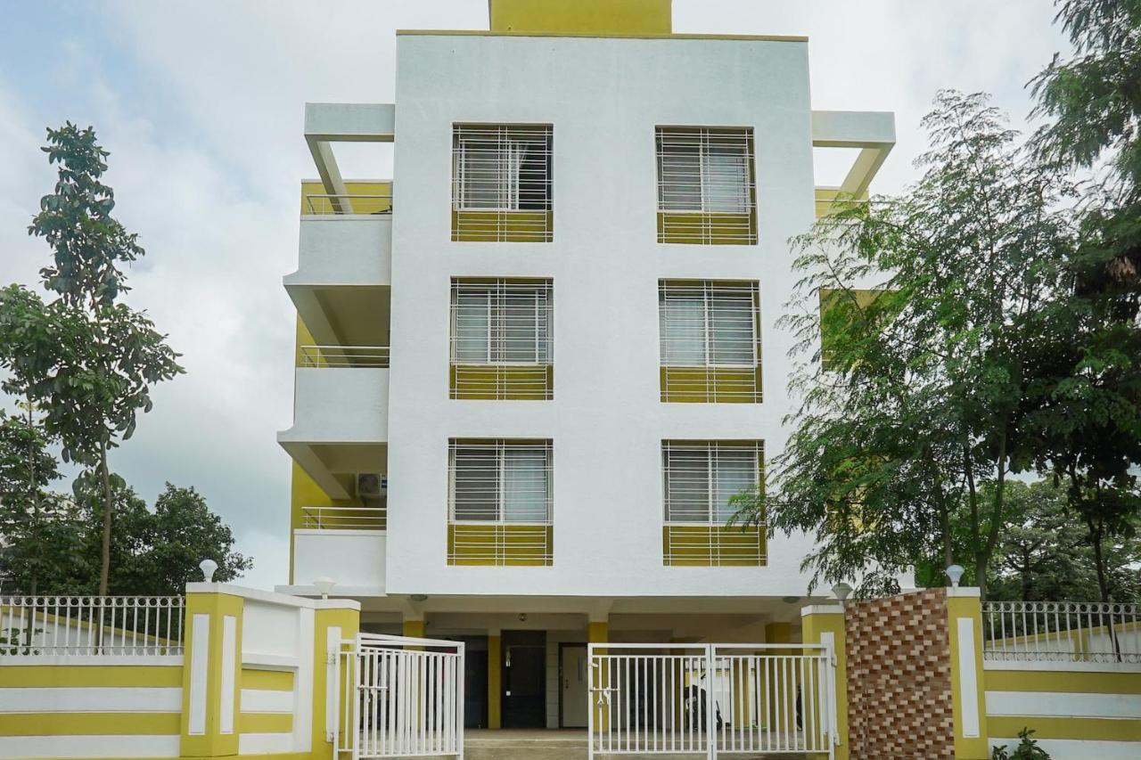 Oyo 16007 Sk Executive Hotel Yerandwane Bagian luar foto