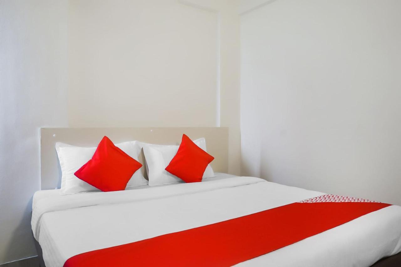 Oyo 16007 Sk Executive Hotel Yerandwane Bagian luar foto