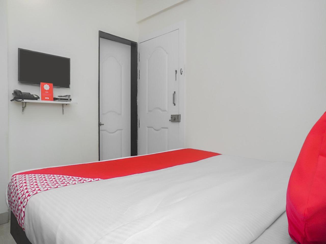 Oyo 16007 Sk Executive Hotel Yerandwane Bagian luar foto